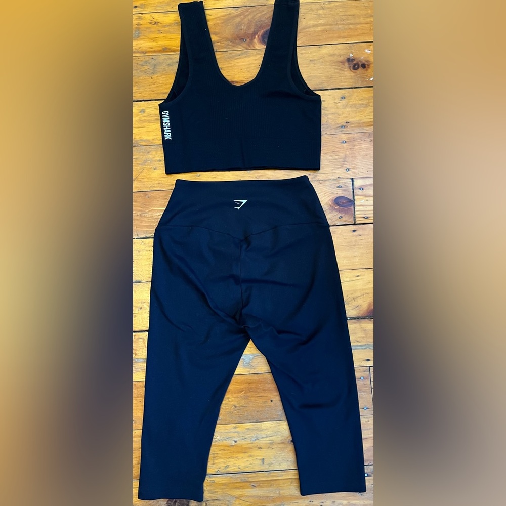 Gymshark Women’s Black Capri Seamless Leggings XS & Cropped Shirt M *Bundle of 2